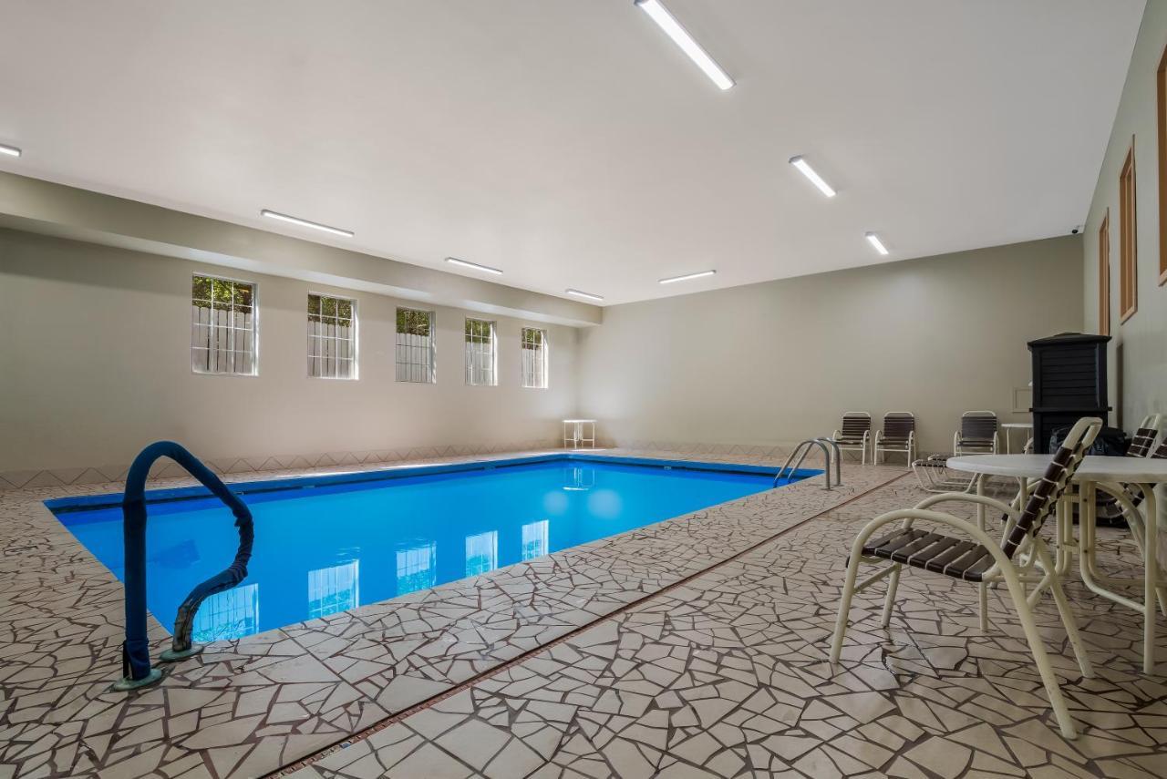 Surestay Plus Hotel By Best Western Topeka Kültér fotó