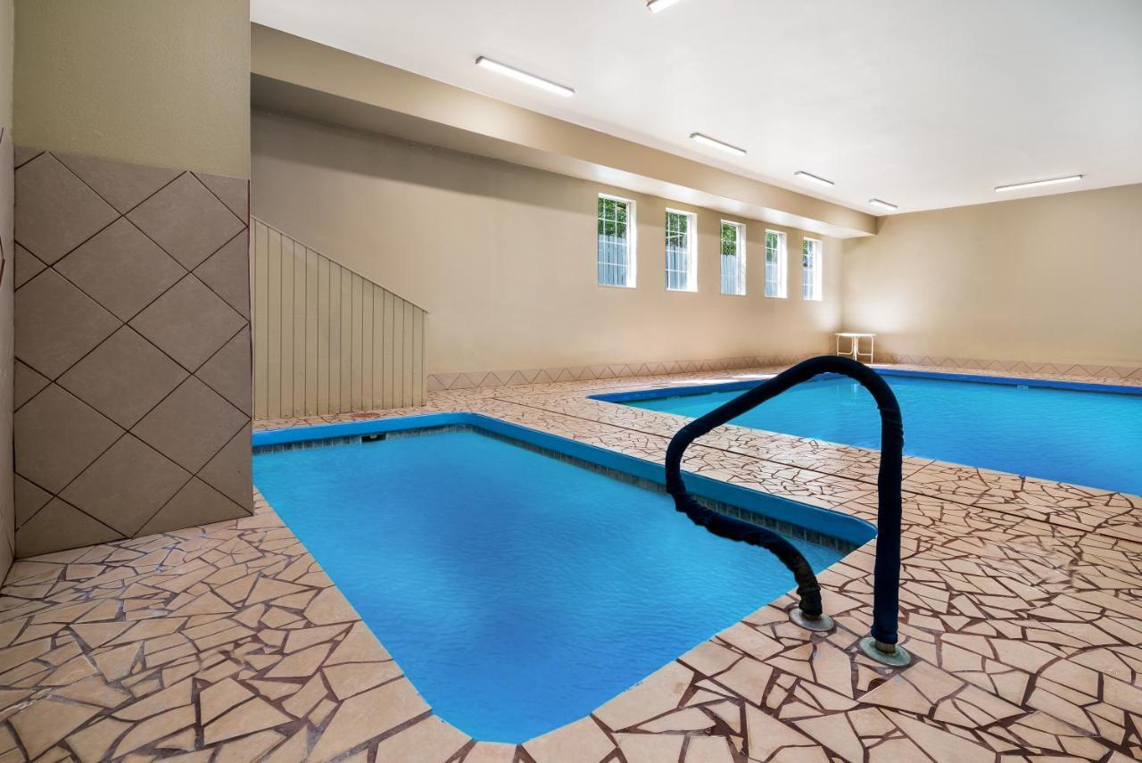 Surestay Plus Hotel By Best Western Topeka Kültér fotó