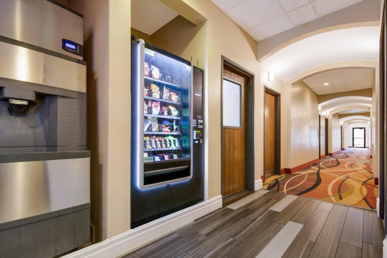 Surestay Plus Hotel By Best Western Topeka Kültér fotó